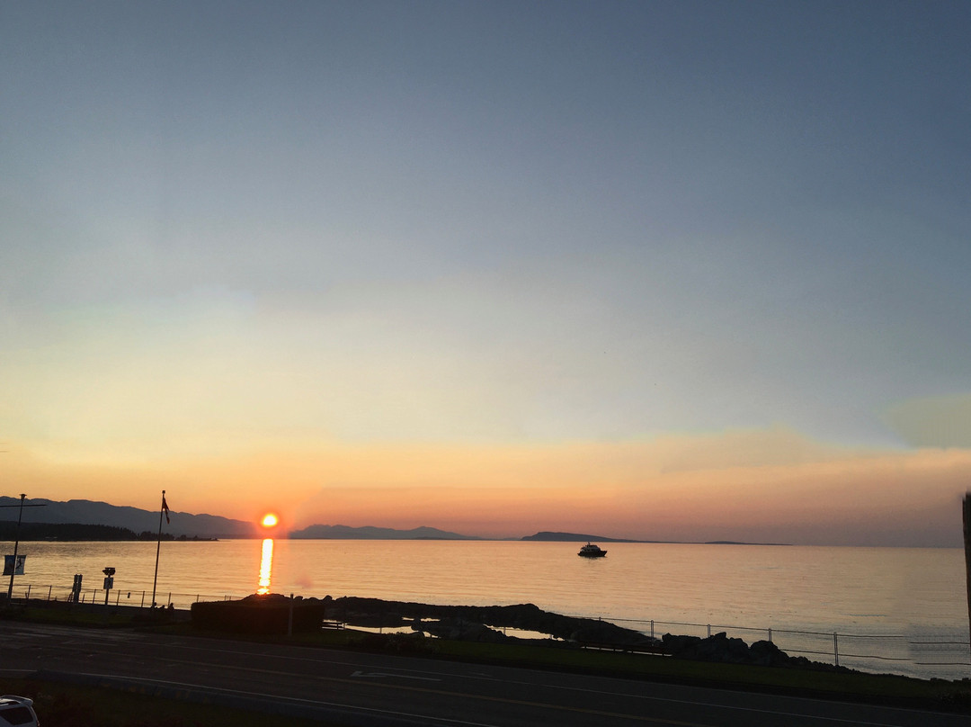 Qualicum Beach Inn主图