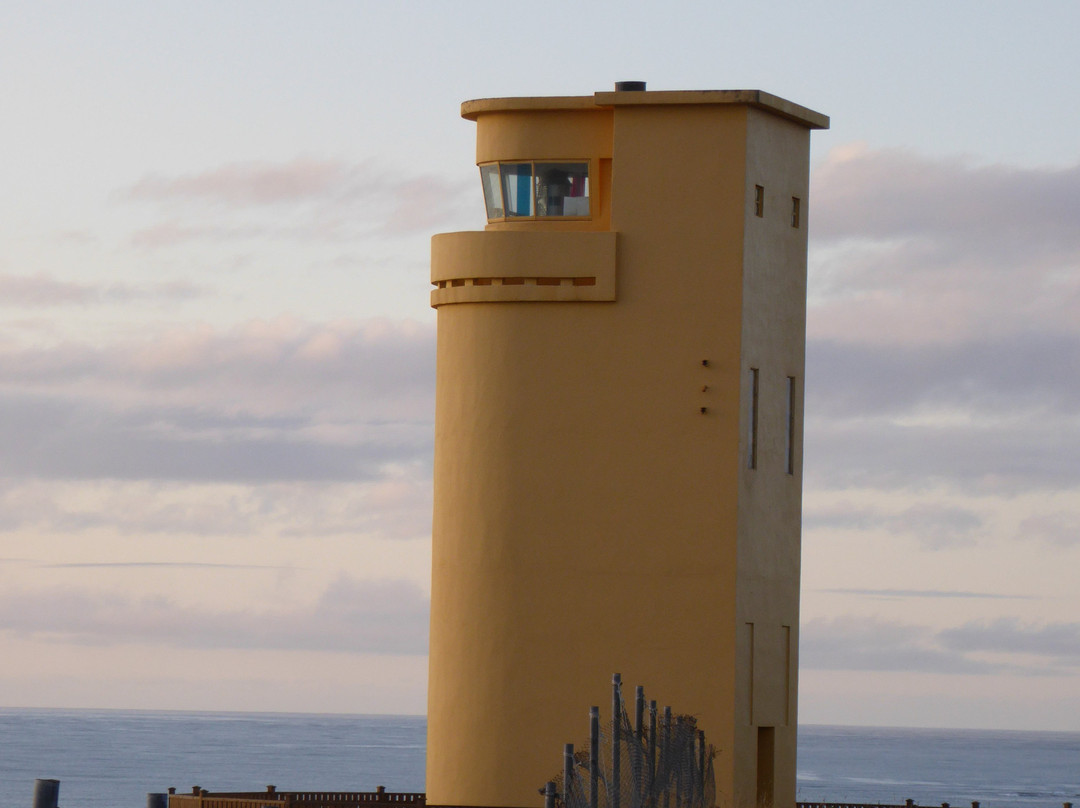 Husavik Yellow Lighthouse景点图片