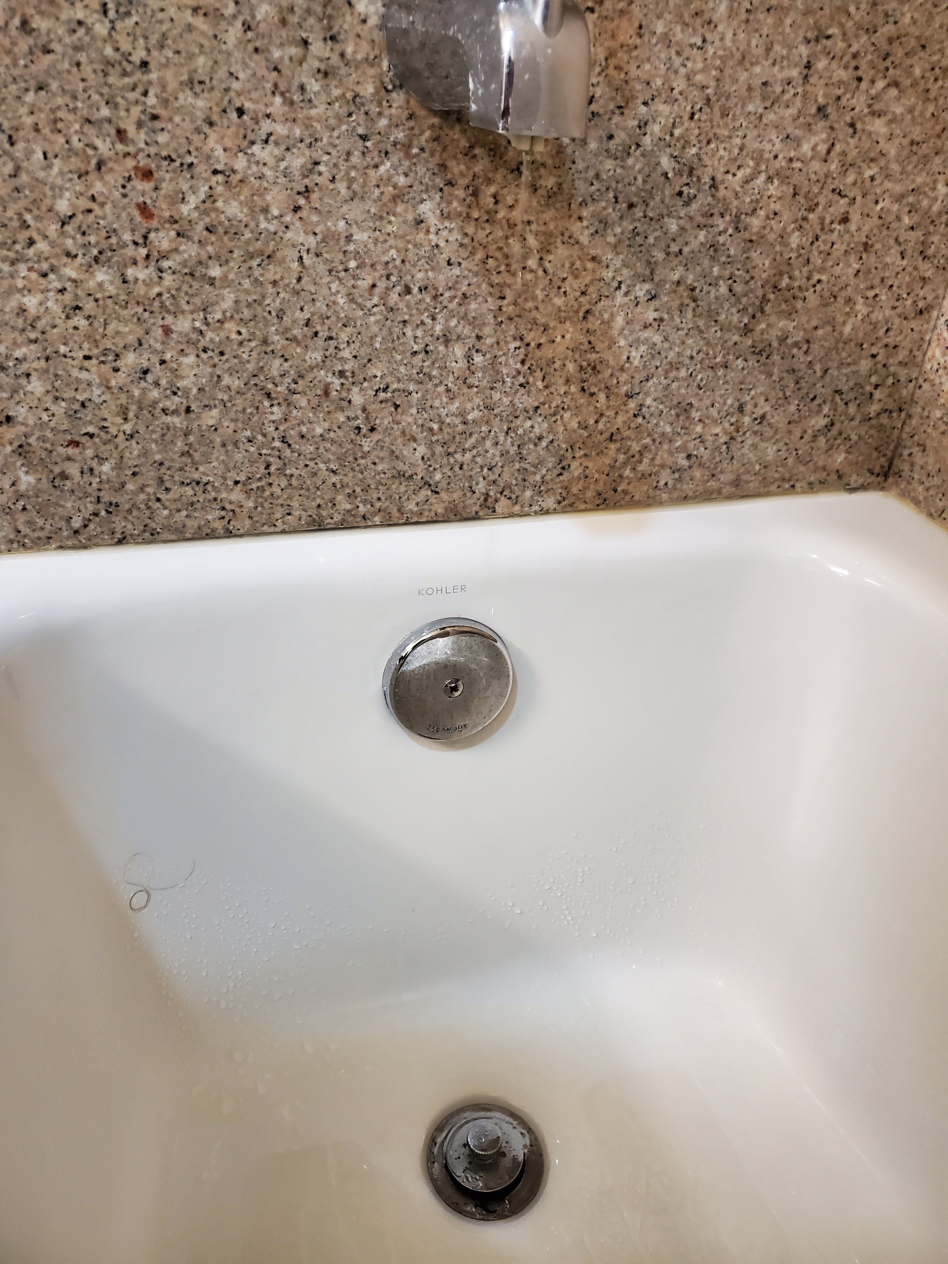 La Quinta Inn & Suites By Wyndham Salina-浴室