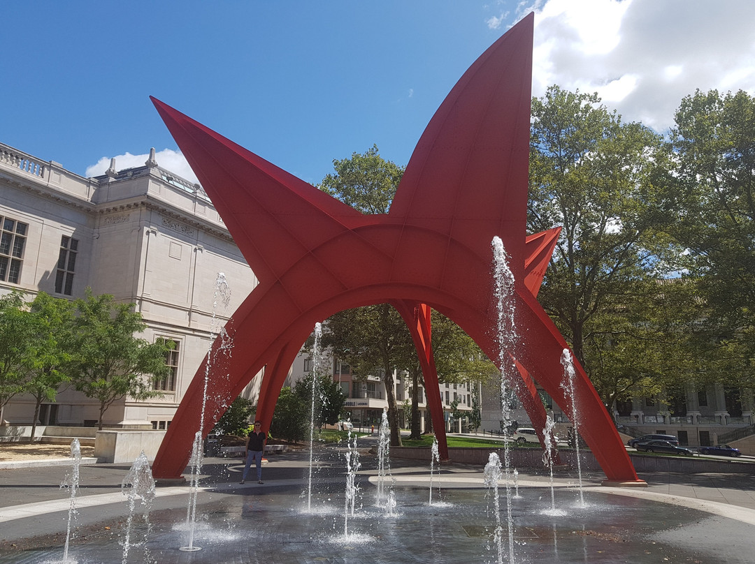 Calder Stegosaurus Sculpture-哈特福德必去景点