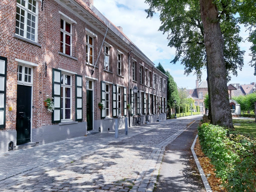 Beguinage Museum-腾尔浩特必去景点