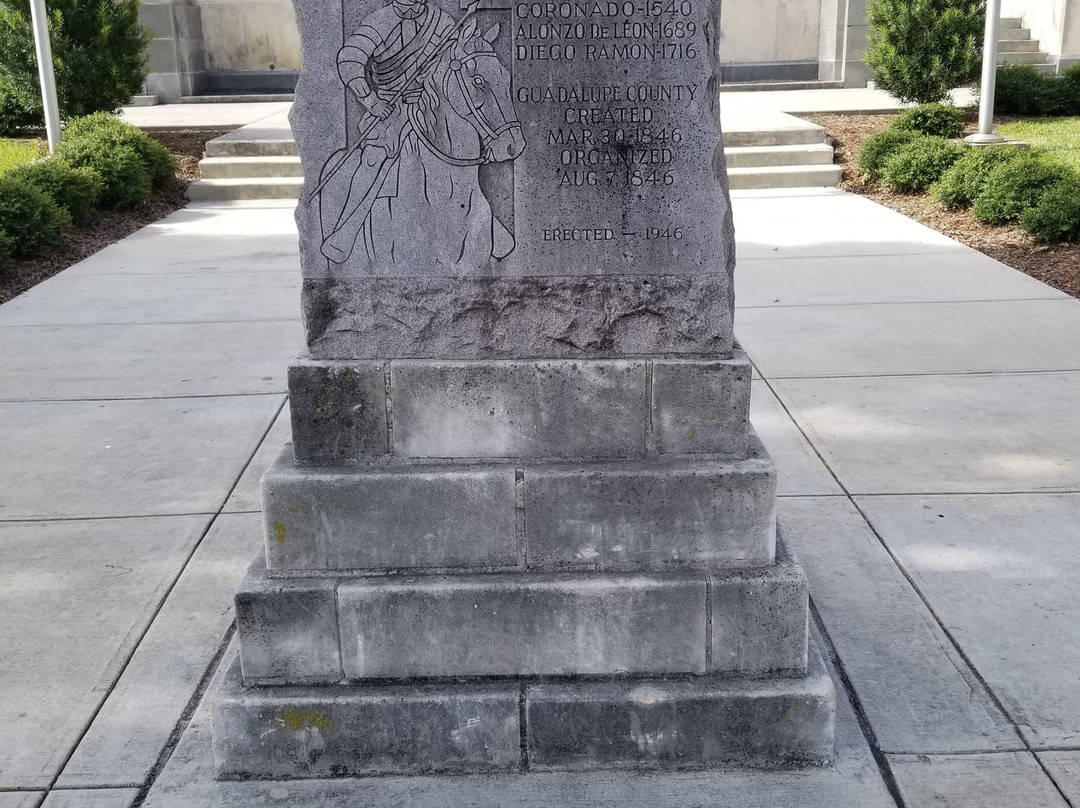 World’s Largest Pecan-塞金必去景点