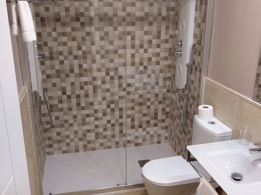 莱昂诺尔德阿基塔尼亚酒店主图