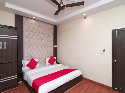 OYO Shanti Palace主图