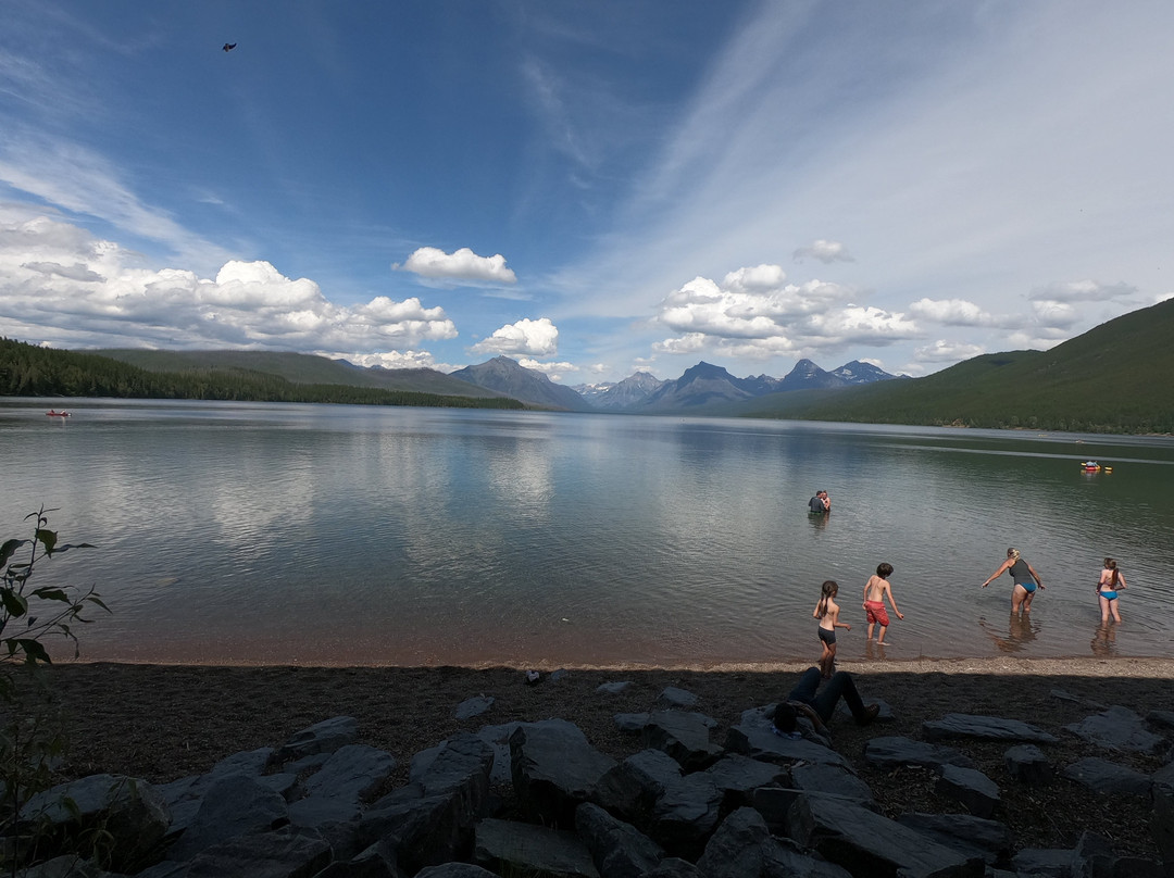 The Village Inn主图