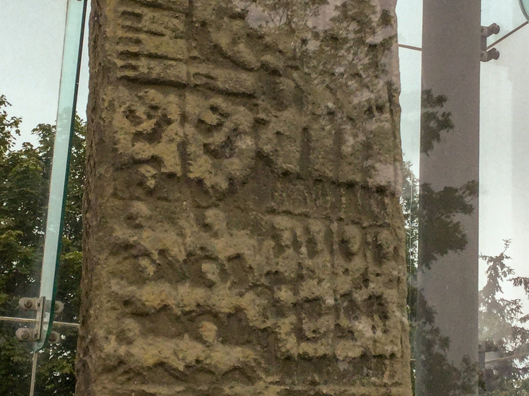 Sueno's Stone-福里斯必去景点