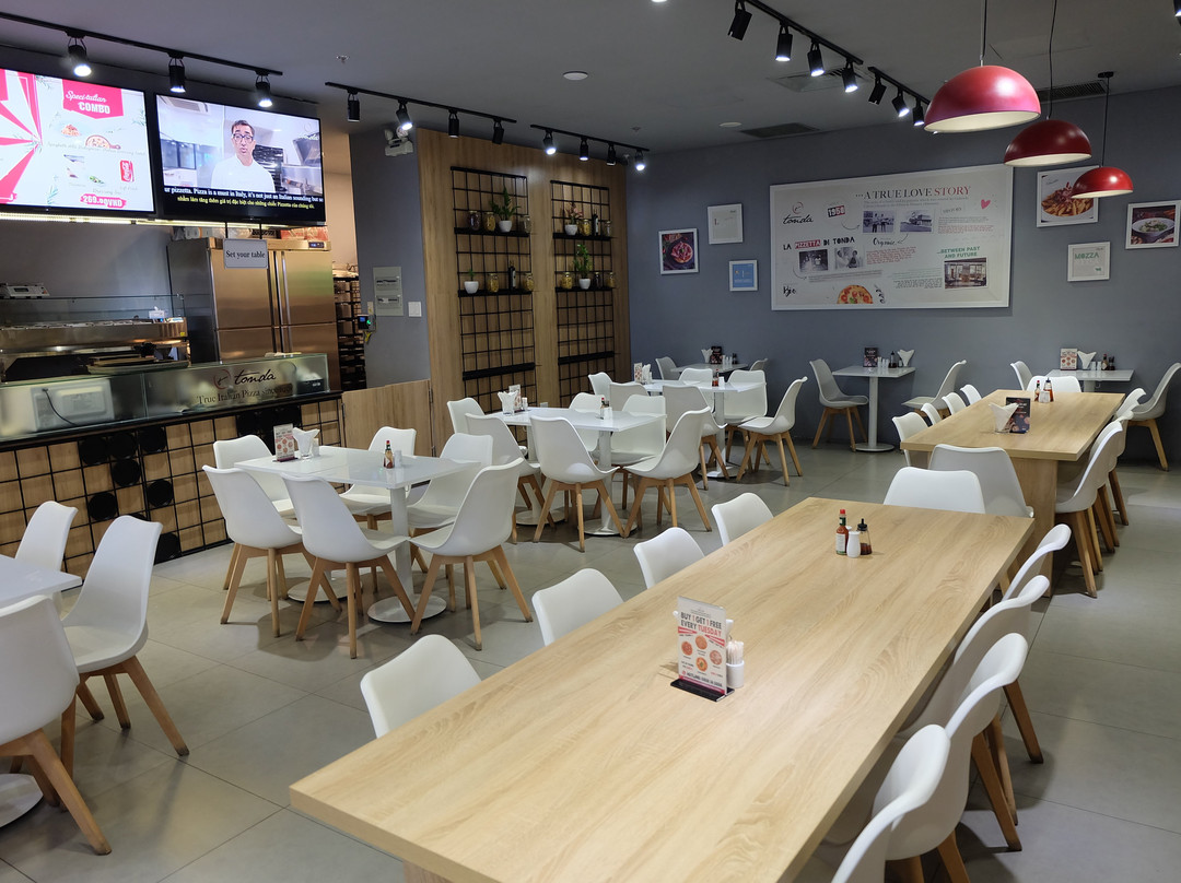 Duc Hoa Dong餐馆和美食-Tonda Pizza Vietnam - Vincom Mega Mall Thao Dien