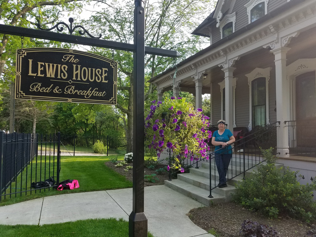 The Lewis House Bed & Breakfast主图
