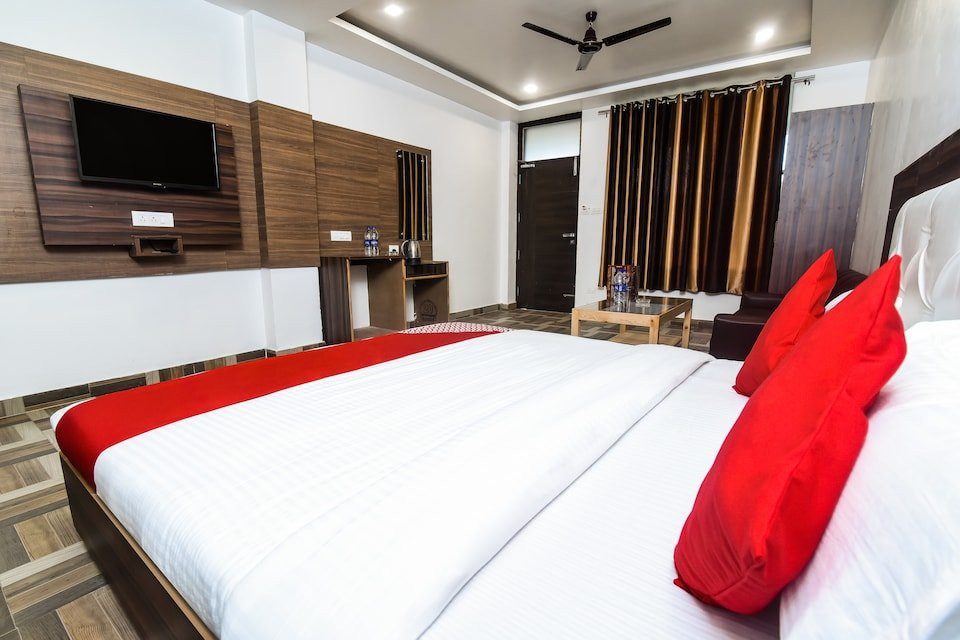 OYO 15806 Hotel Naddi Hills主图