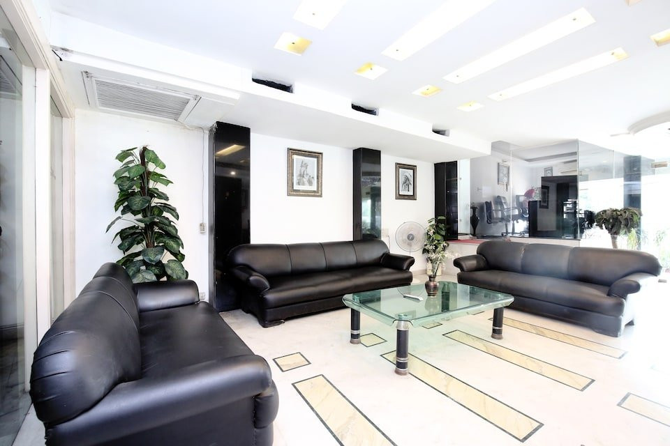 OYO 14657 Hotel Dee Sons主图