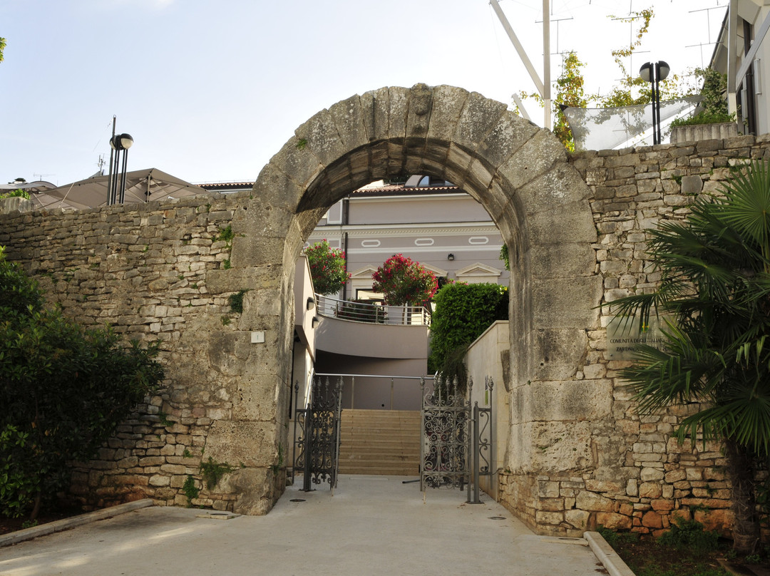 Gate of Hercules-普拉必去景点