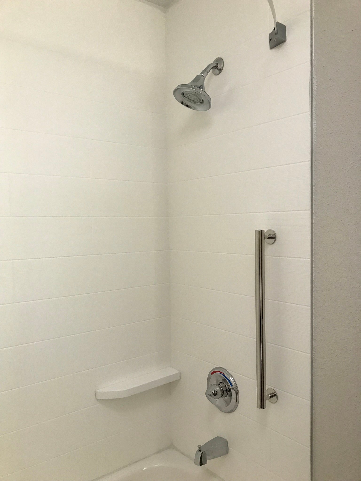 Holiday Inn Express & Suites Dayton SW - University Area by IHG-浴室