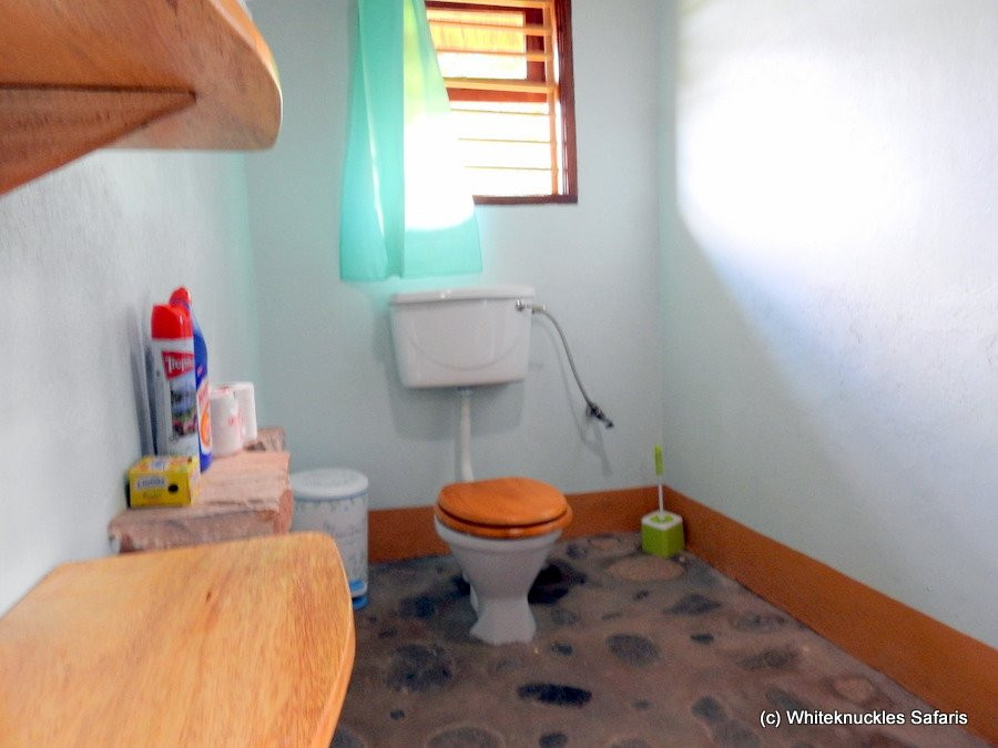 Chimpanzee Forest Lodge.主图