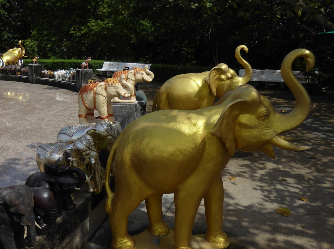 Brahma Elephant Shrine-拉威必去景点