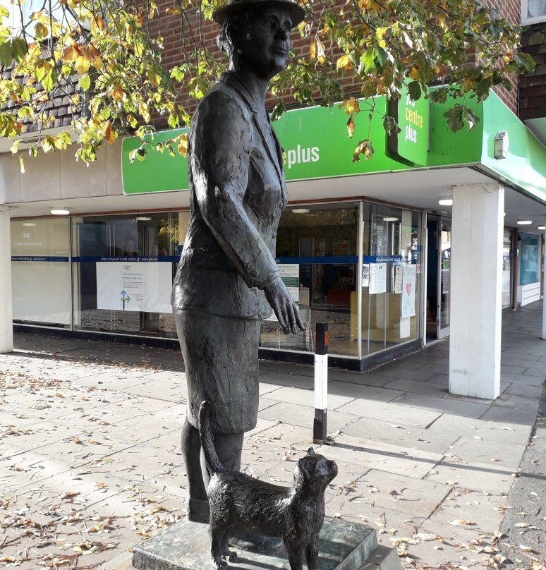 Dorothy L Sayers Statue景点图片