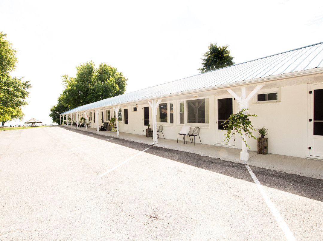 The Lakeside Motel主图