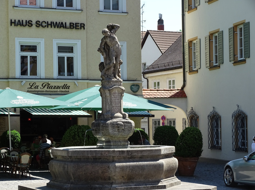 Kriegerbrunnen景点图片