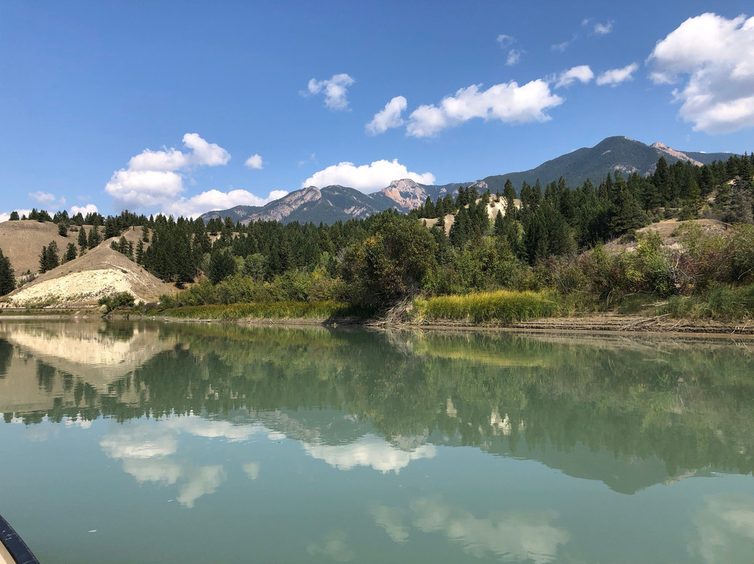 Far Out Gear Rentals-Radium Hot Springs必去景点