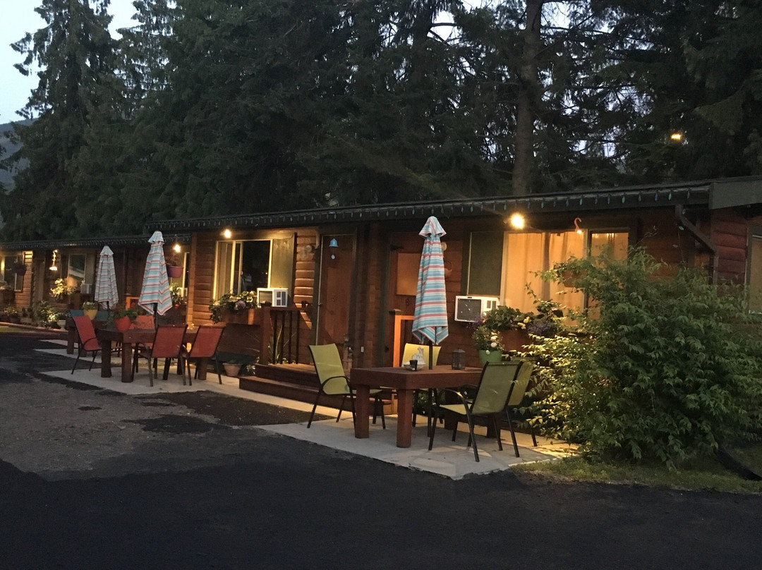 The Cedars Motel主图