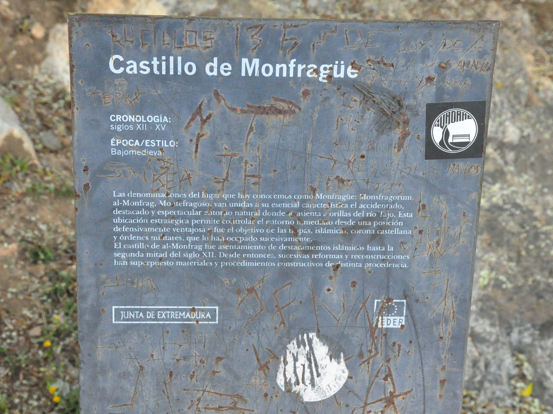 Castillo de Monfague景点图片