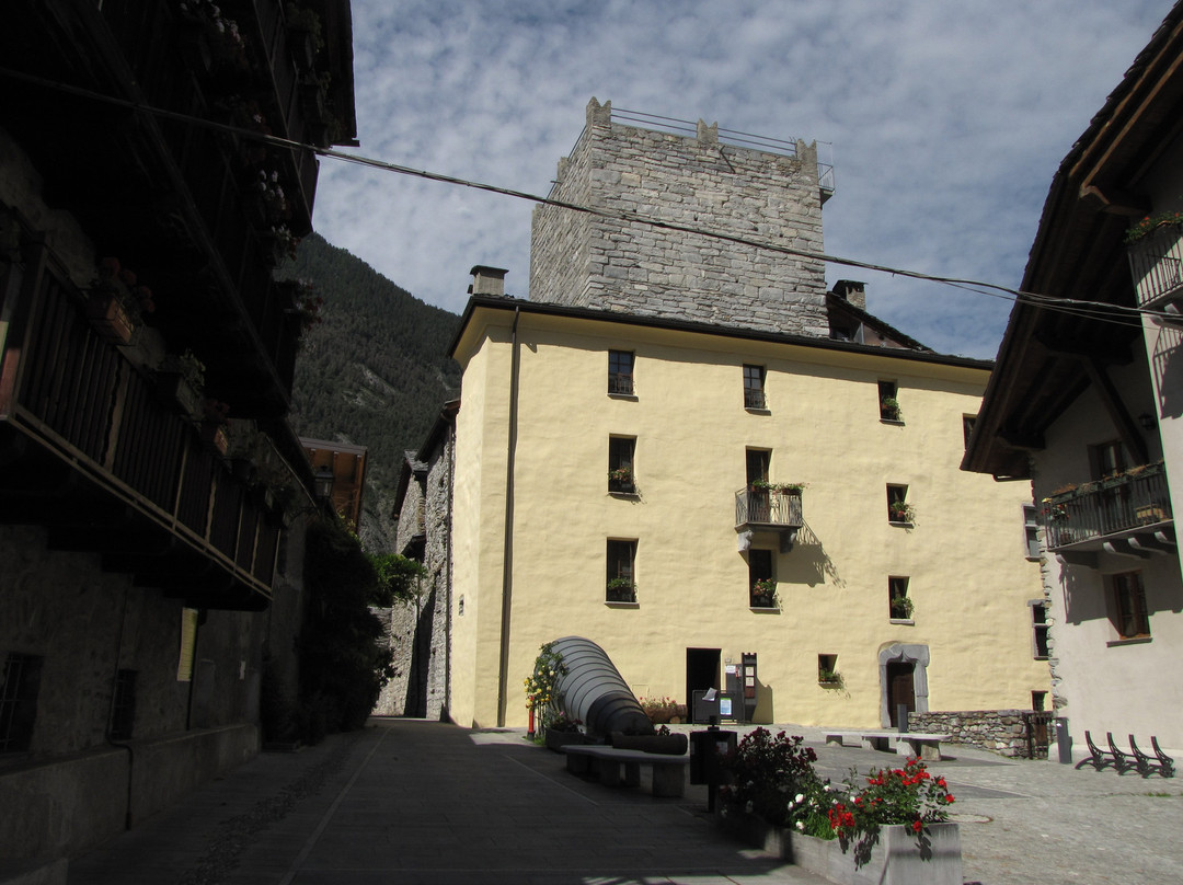 La Salle旅游景点-Tour de l'Archet