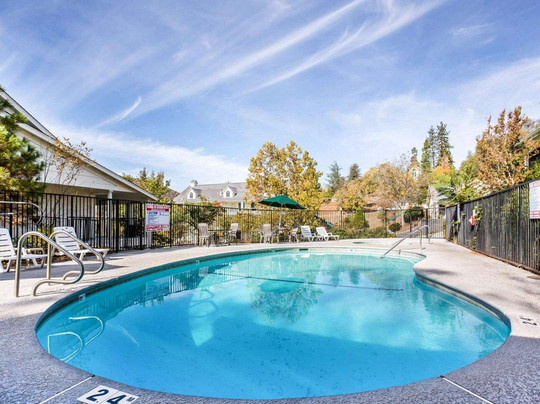 优胜美地山谷休闲康福特茵酒店主图