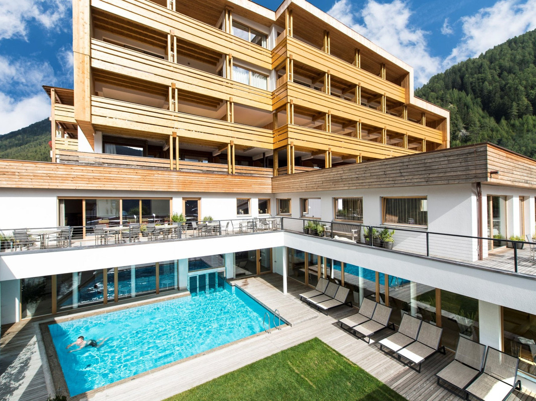 瓦尔赛罗夫酒店主图