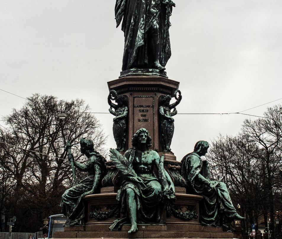 Monument of King Max II-Kirchheim bei Munich必去景点