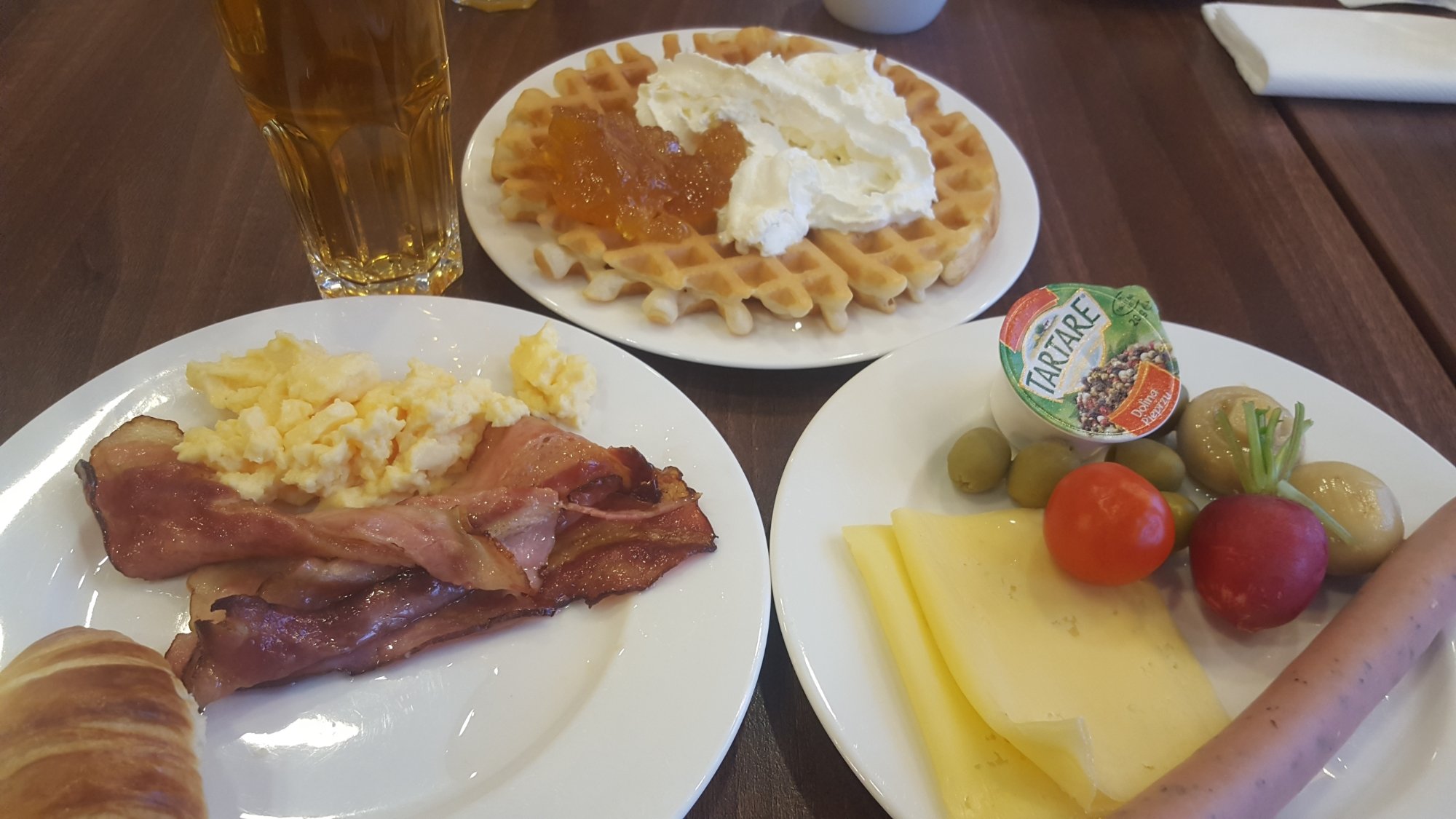 斯威诺吉茨希尔顿欢朋酒店-餐饮