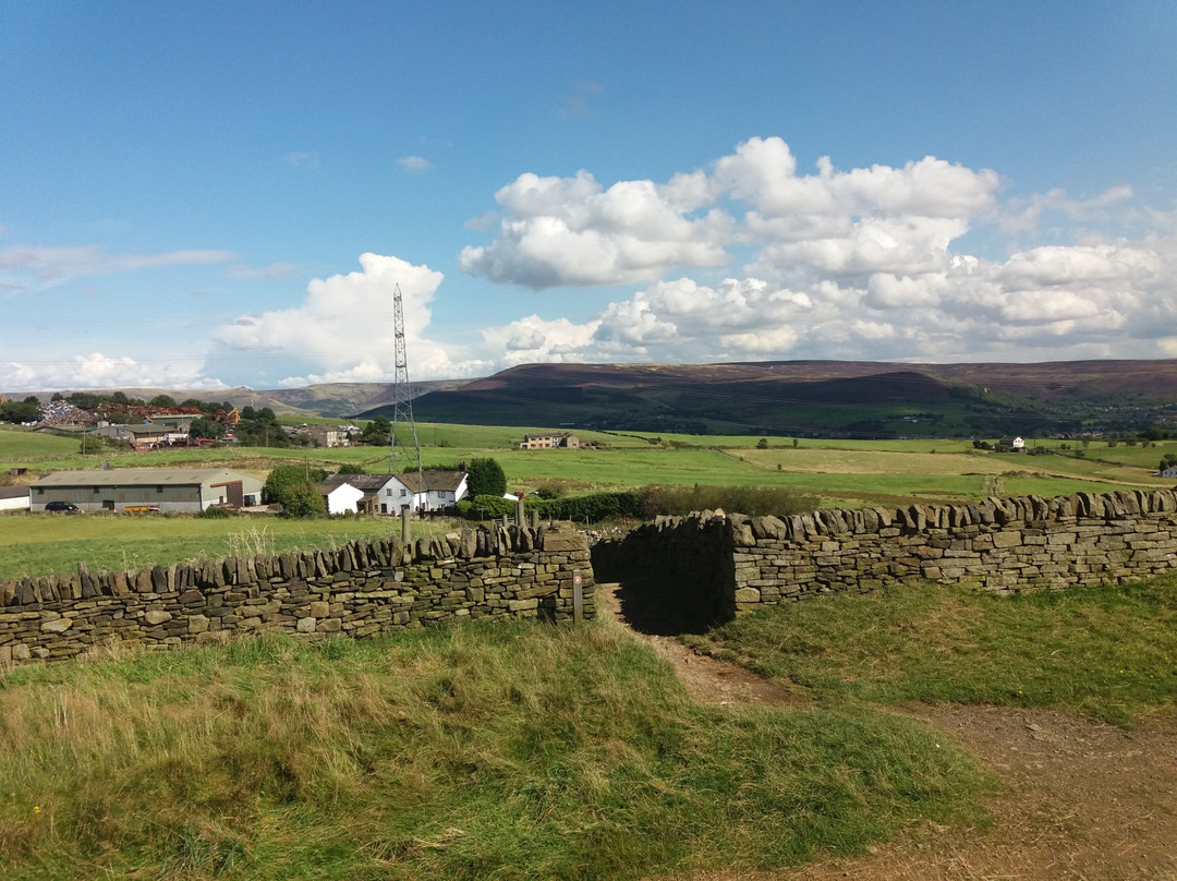 Hartshead Pike Tower景点图片