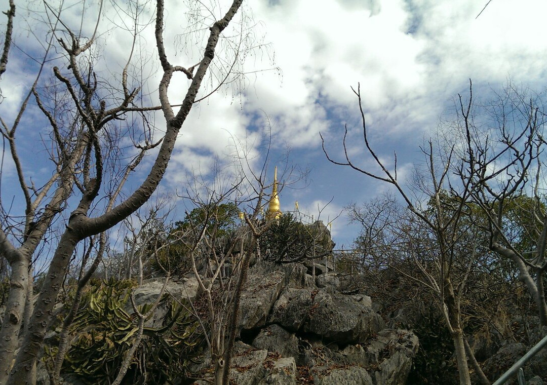 Wat Tham Phrahat Khao Phrang景点图片