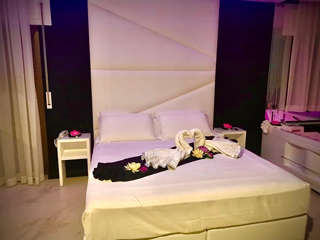 雷吉亚套房 Spa 酒店