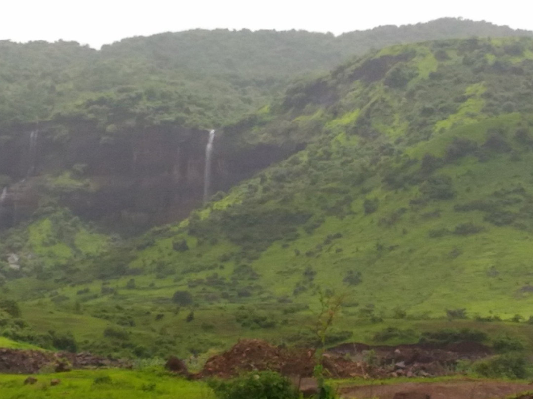 Pandavkada Falls景点图片