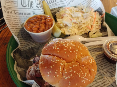 Clear Brook餐馆和美食-Jordan Springs Market