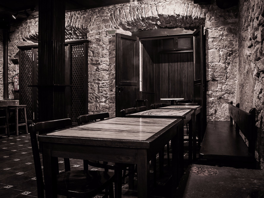 Dirty Joe Tavern景点图片