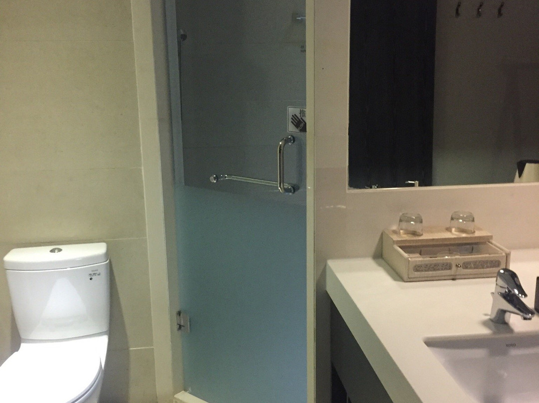 昆明悦朗花园酒店(南亚风情第壹城爱琴海购物公园店)主图