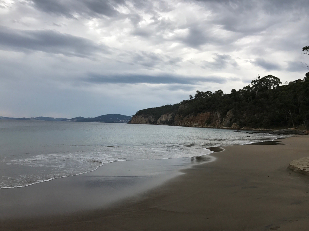 Hinsby Beach景点图片