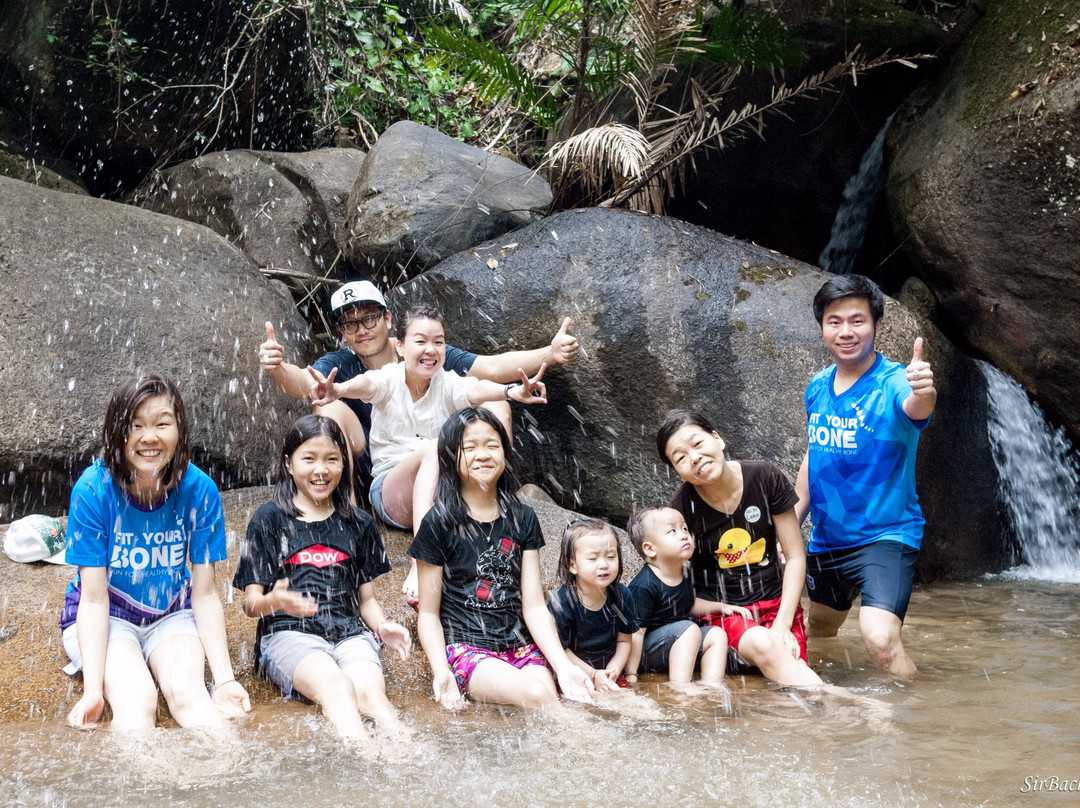 Krathing Waterfall景点图片