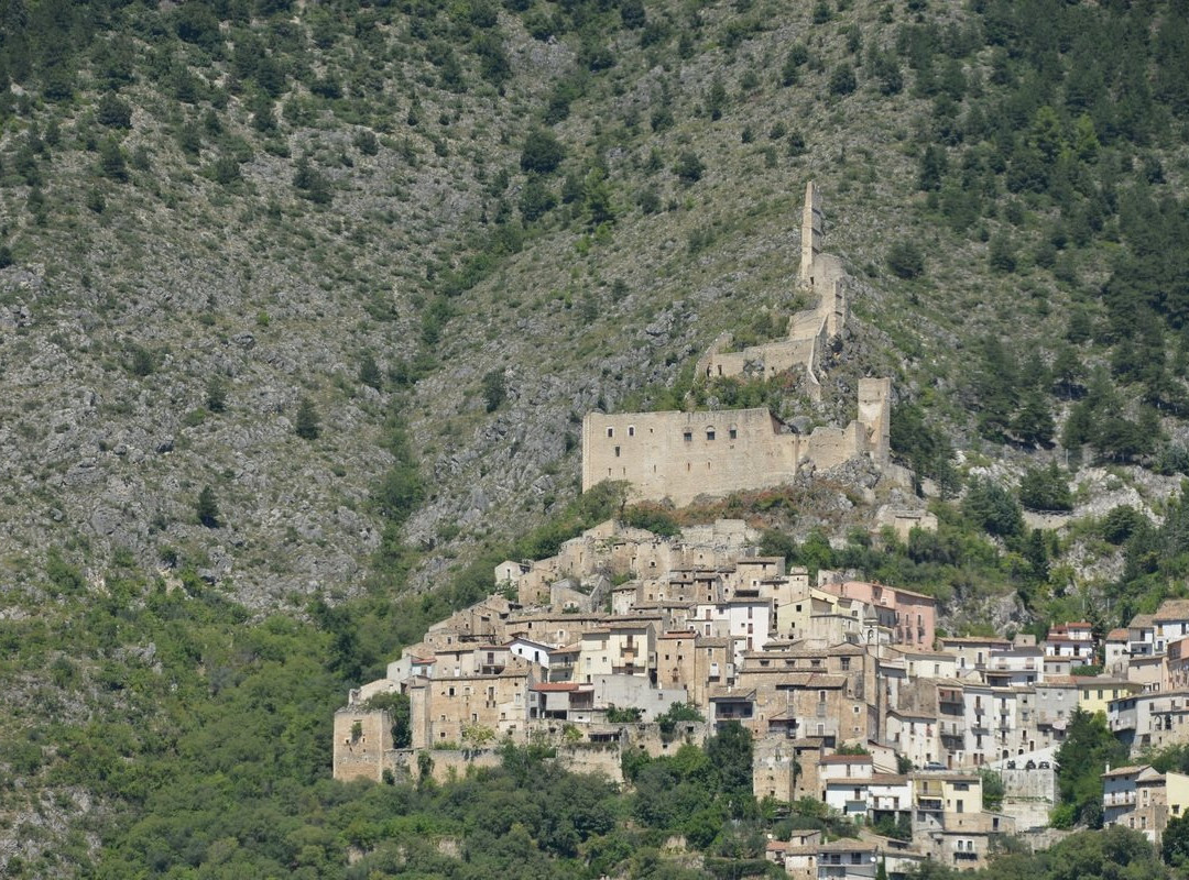 Castello De Sanctis-Roccacasale必去景点