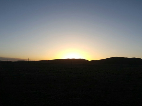 鄂陵湖-玛多县必去景点