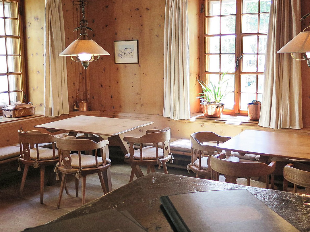 Marmorera餐馆和美食-Hotel Post