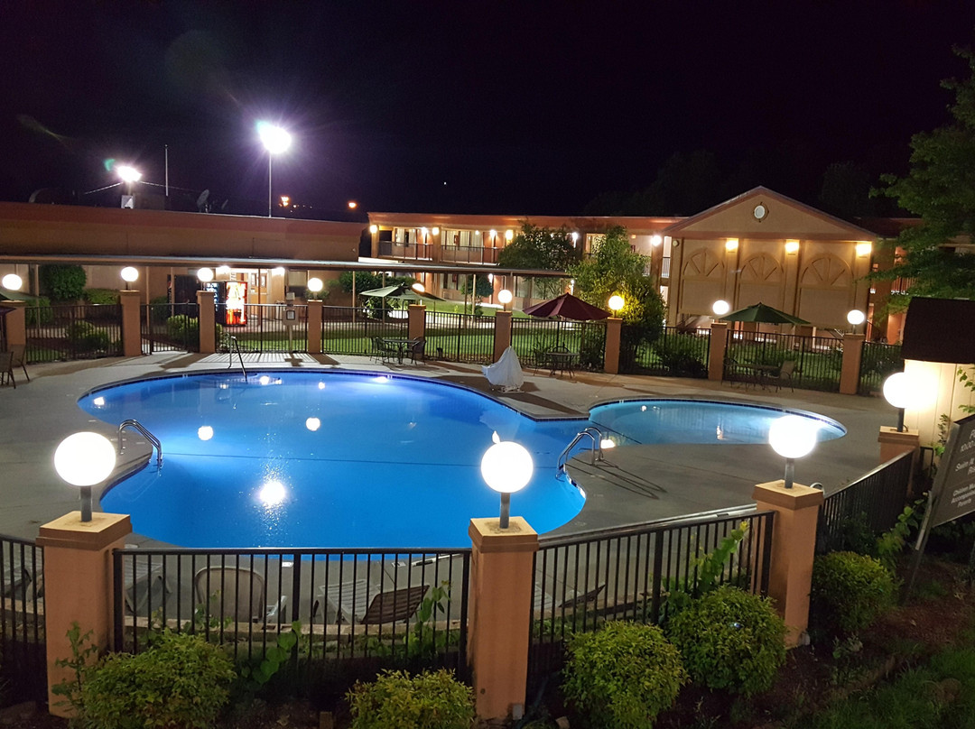 Hillsborough酒店住宿-Days Inn by Wyndham Durham/Near Duke University