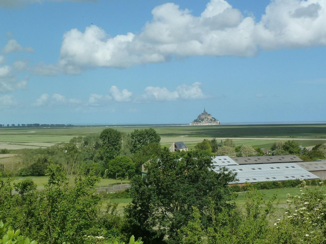 Mausolée du Mont d'Huisnes景点图片