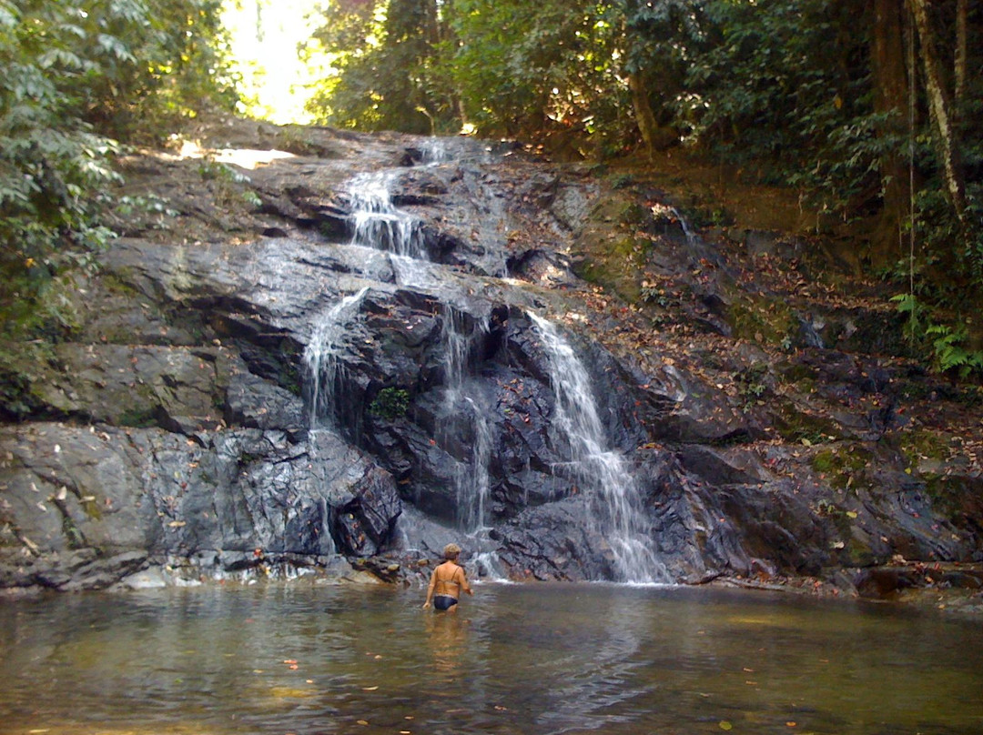 Ton Chong Fa Waterfall景点图片