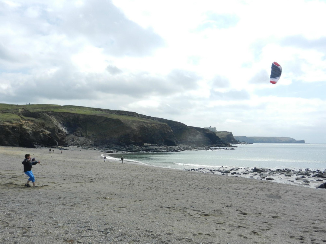 Gunwalloe Church Cove Beach景点图片