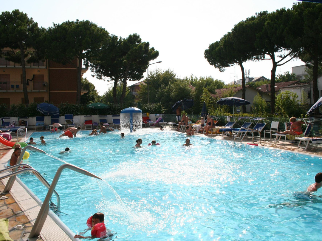 Piscina Riscaldata Buratti-Pinarella必去景点
