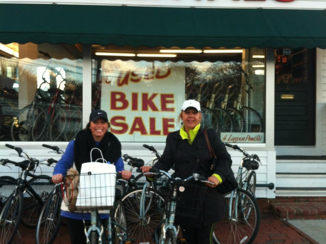 Martha's Bike Rentals景点图片