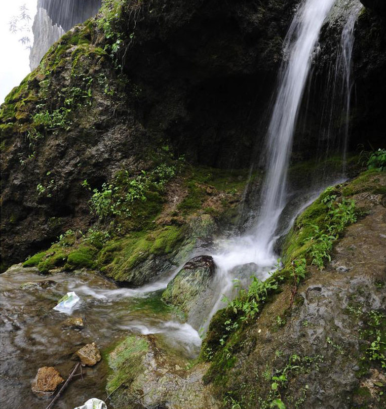 阳泉水帘洞瀑布-平定县必去景点