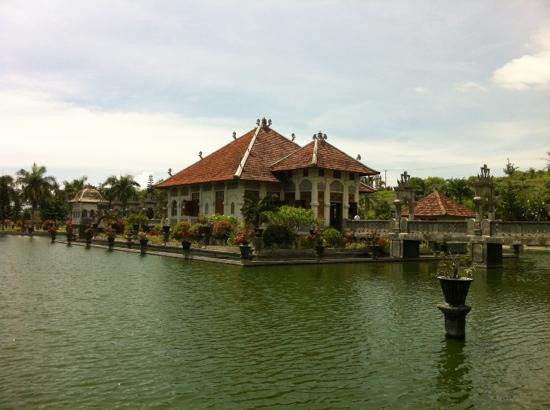 乌戎水皇宫-卡朗阿森必去景点