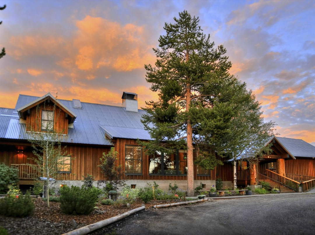 Henry's Fork Lodge